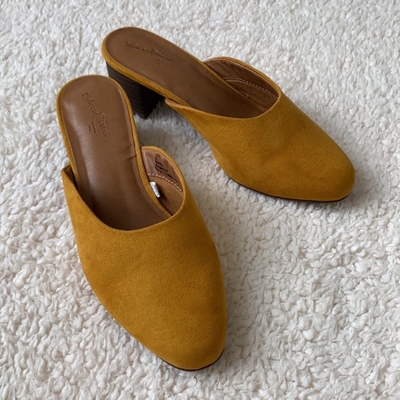 *NWOT* Universal Thread Mustard Yellow Mule Sandals - Picture 3 of 12